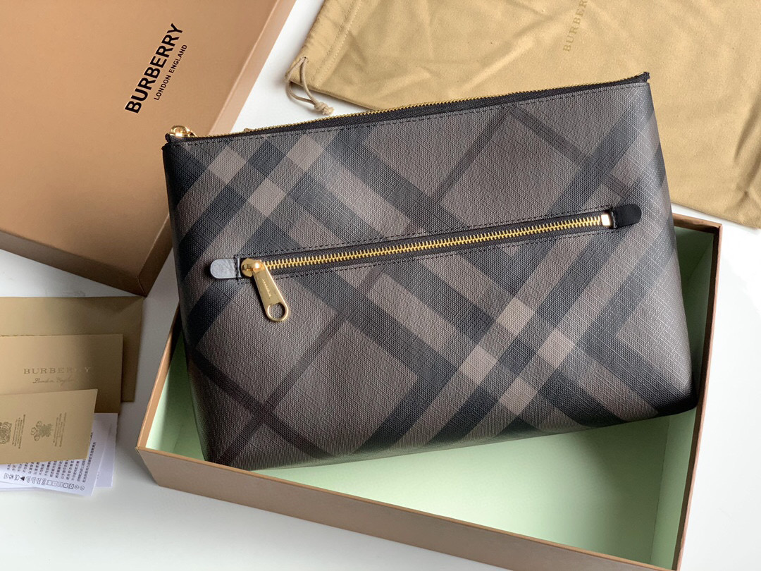 버버리 클러치백