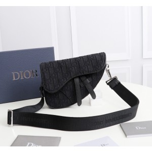 디올 남자 새들백 1ADPO191