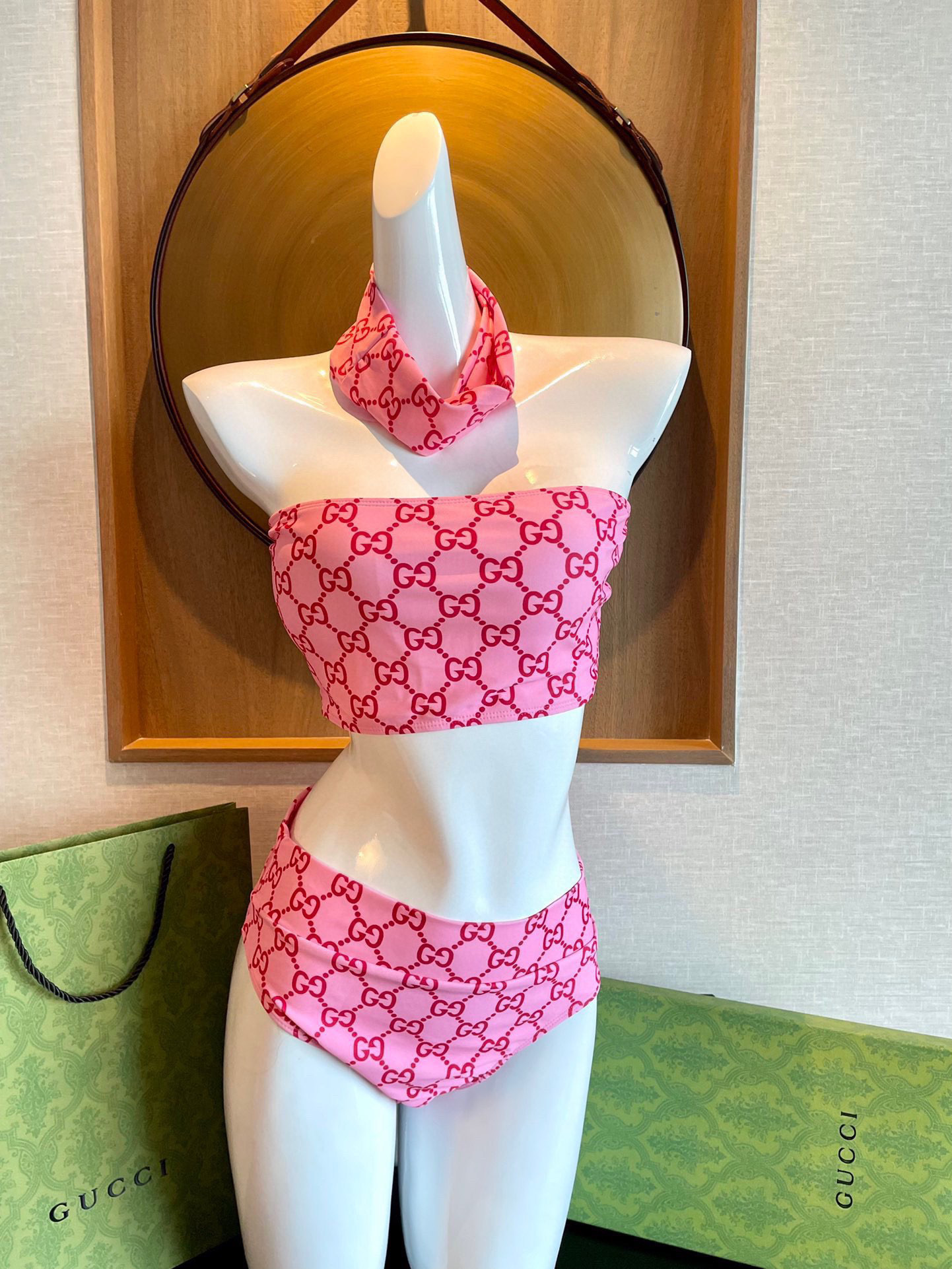 구찌  여자 수영복