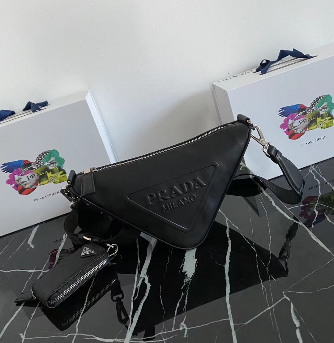 프라다 남자가방 1BH190