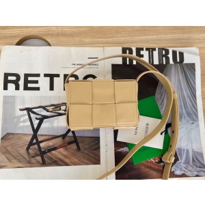 보테가베네타 미니 여자가방  667048