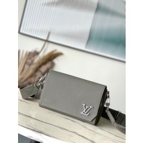 루이비통 남자가방 M24769