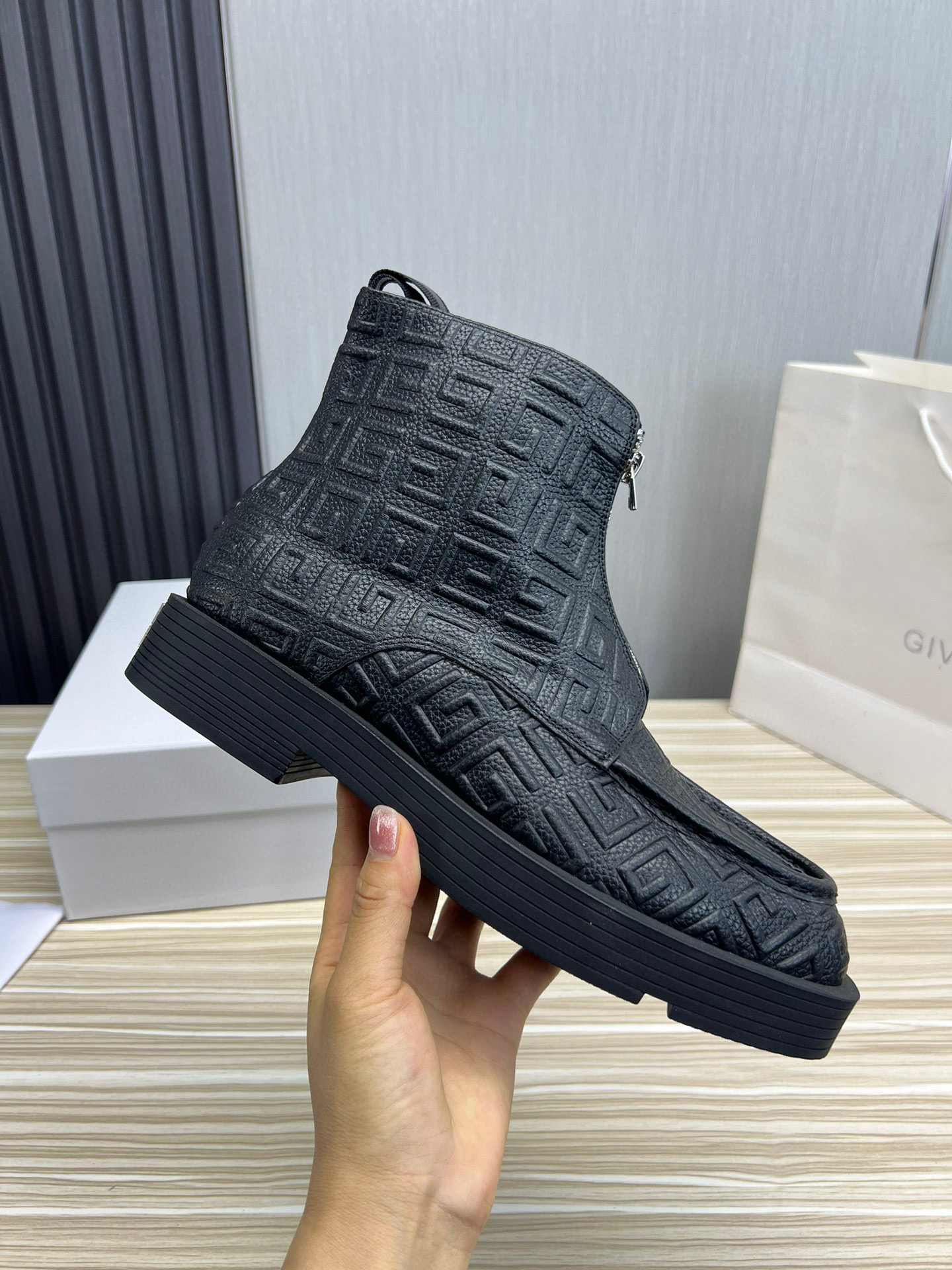 지방시 남자 부츠