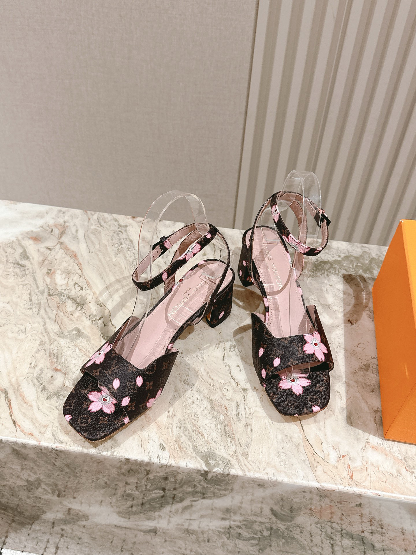 루이비통 여자 샌들 5.5cm