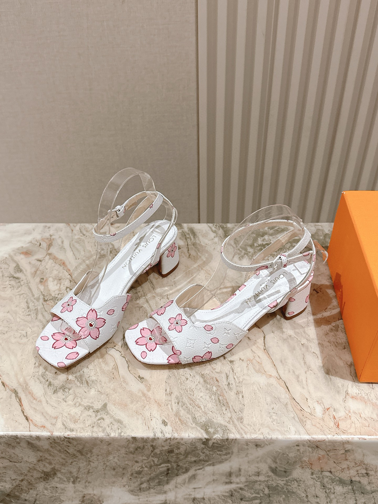 루이비통 여자 샌들 5.5cm