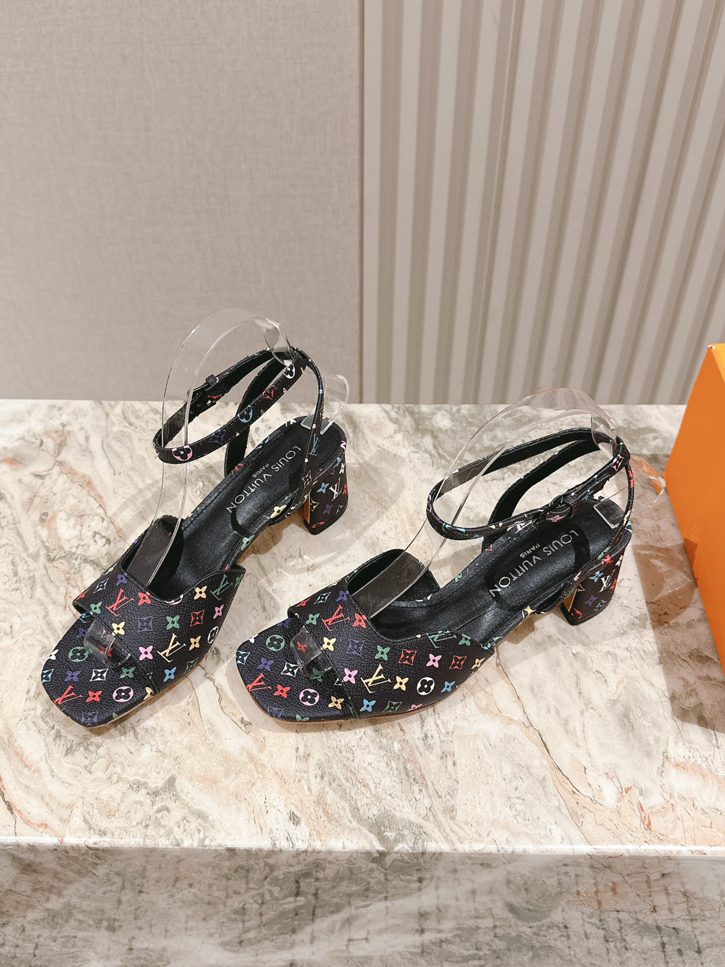 루이비통 여자 샌들 5.5cm