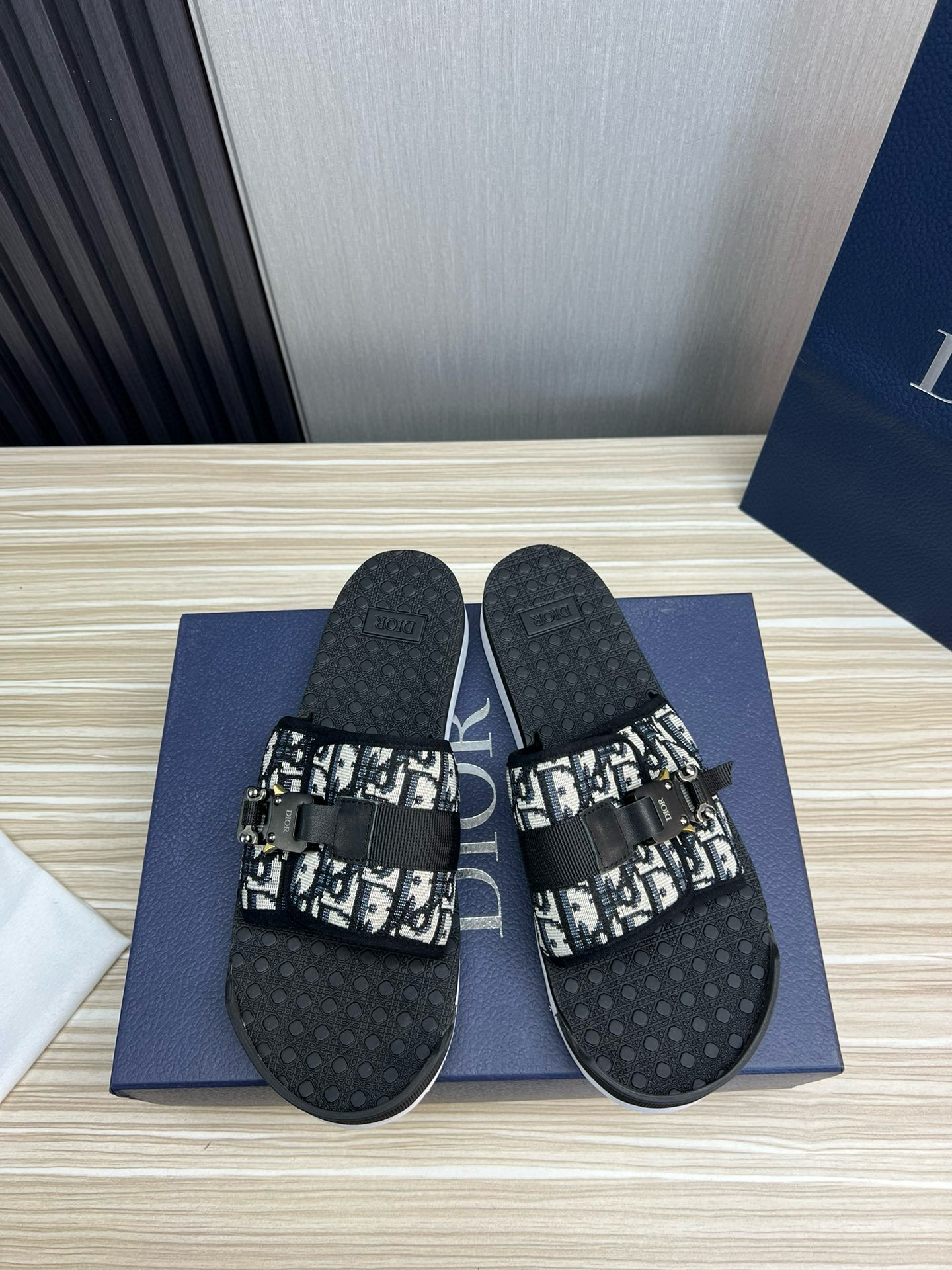 디올 남자 슬리퍼