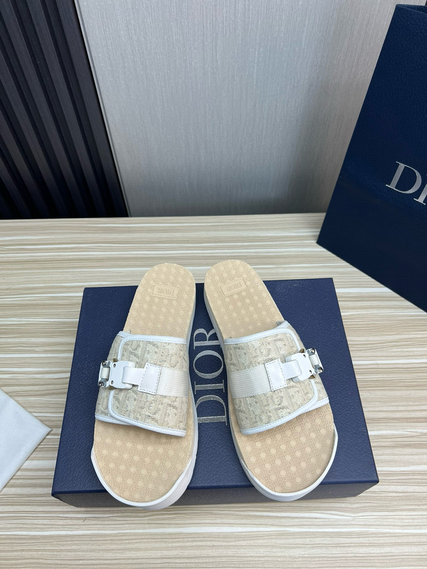 디올 남자 슬리퍼