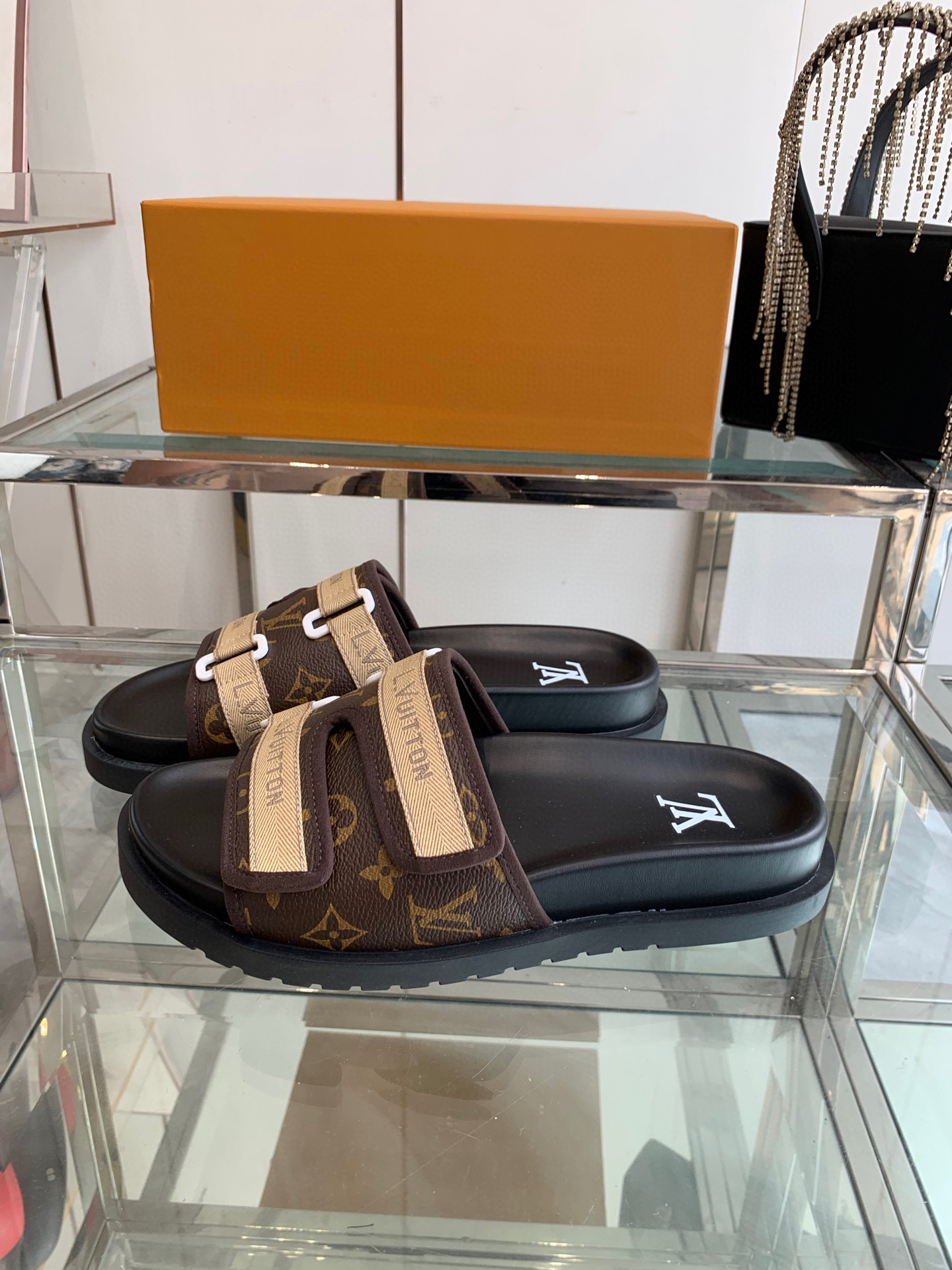 루이비통  남여 공용 슬리퍼