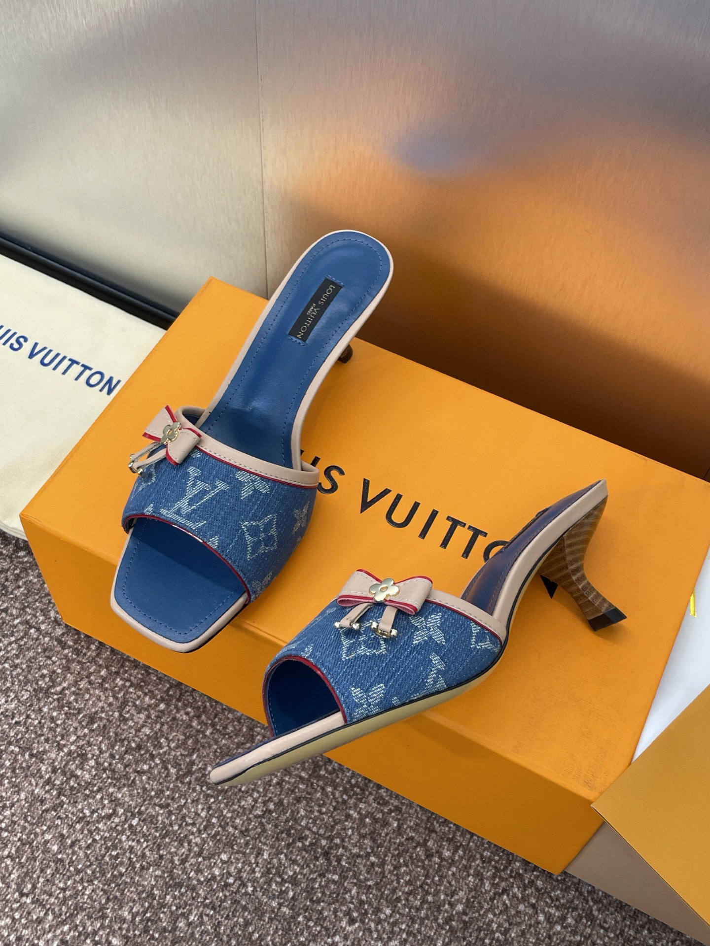 루이비통 여자 샌들 5.5cm