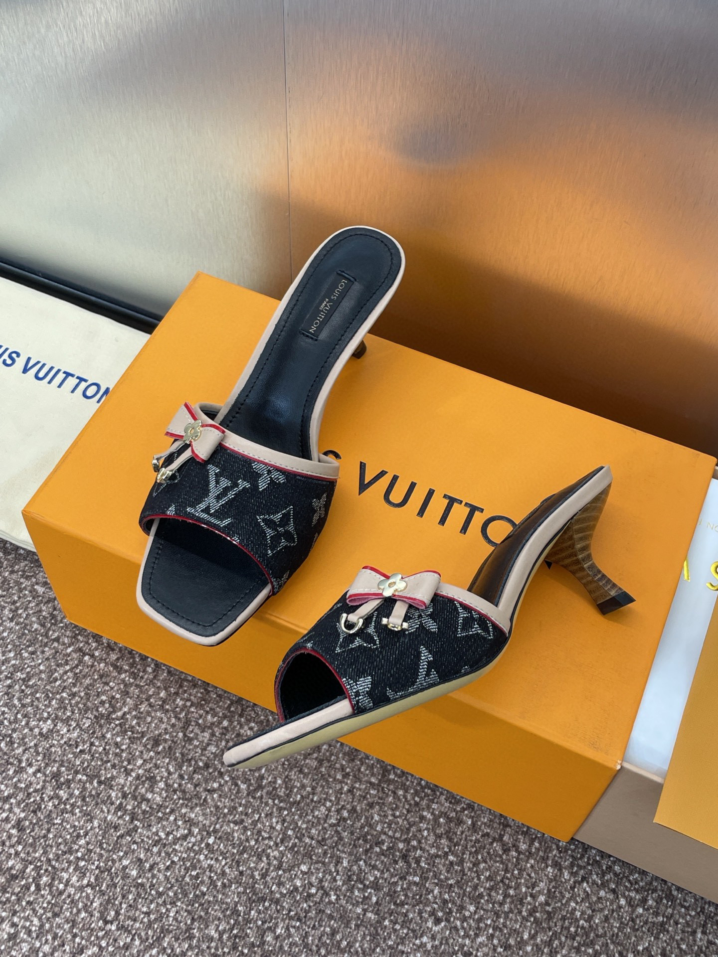 루이비통 여자 샌들 5.5cm