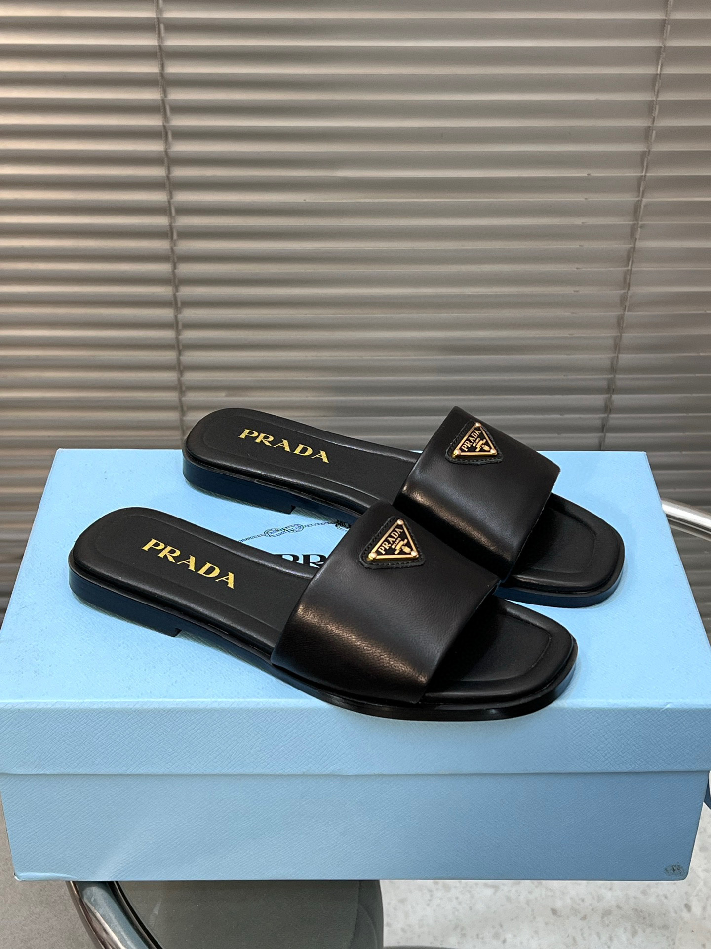 프라다 여자 슬리퍼