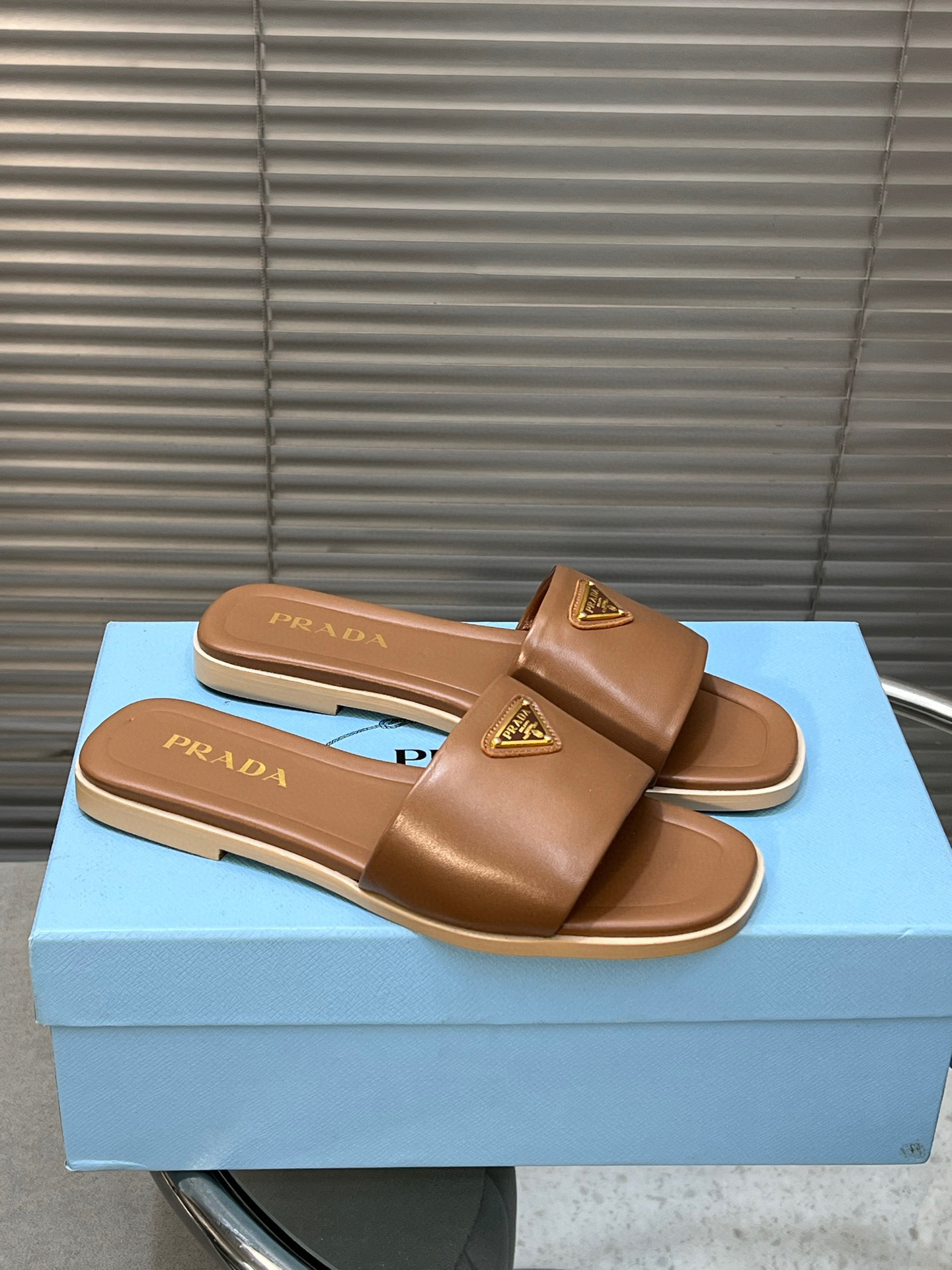 프라다 여자 슬리퍼
