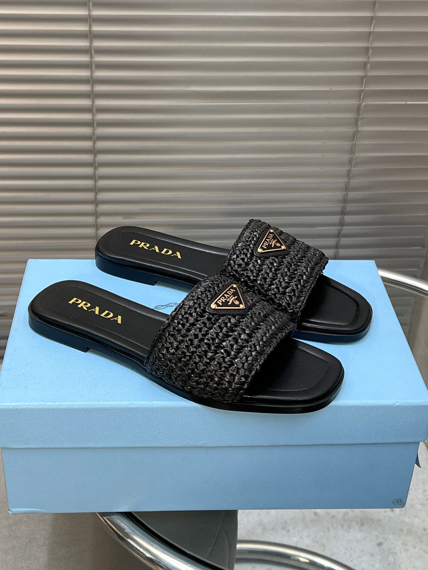 프라다 여자 슬리퍼