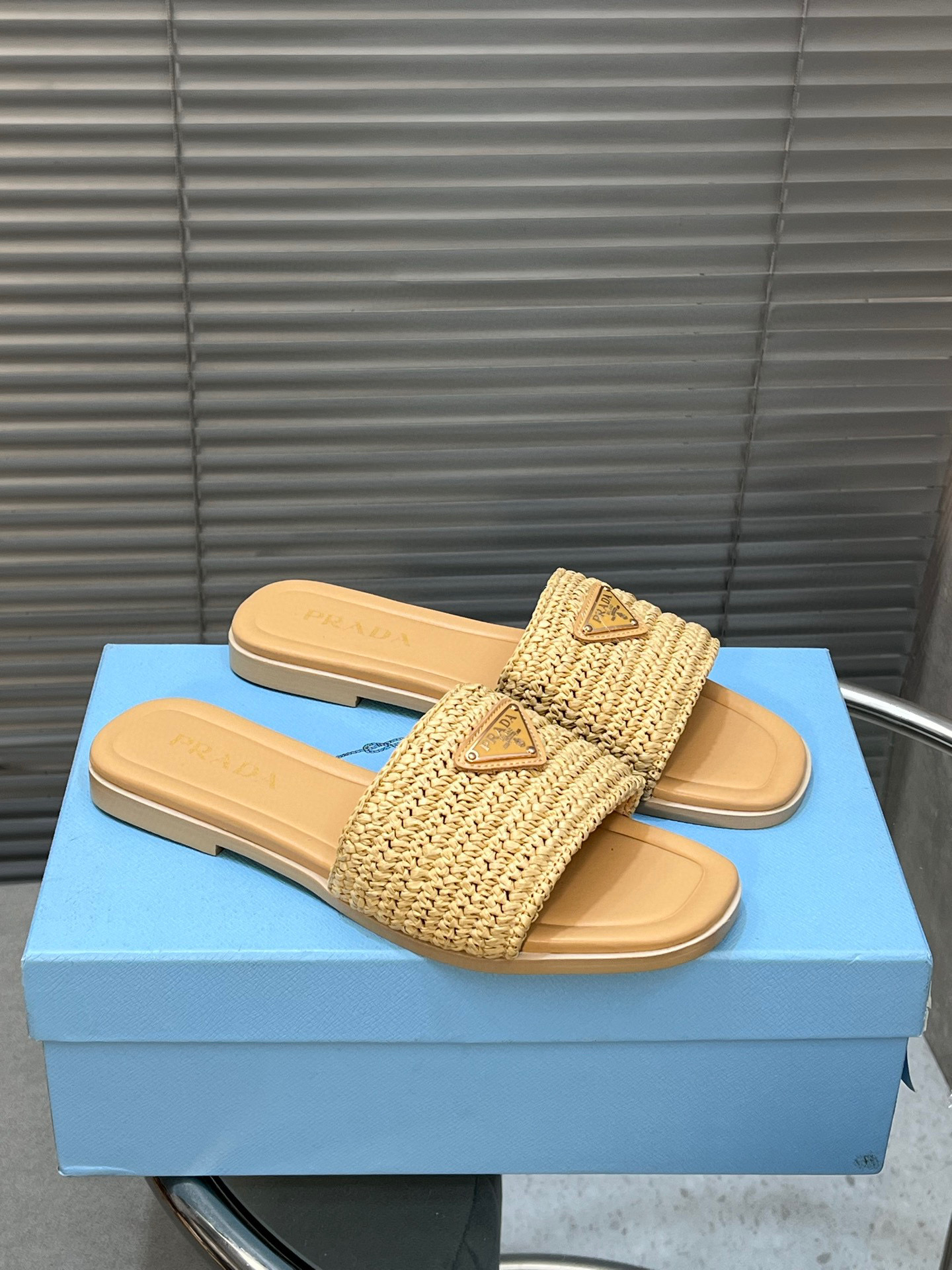 프라다 여자 슬리퍼