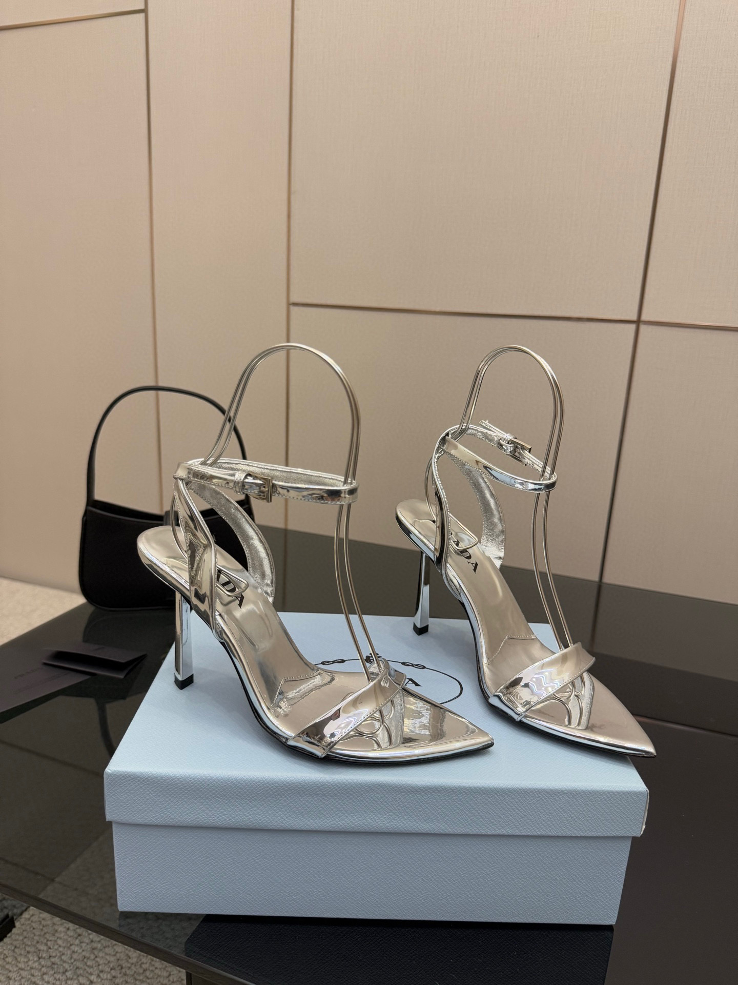 프라다 여자 샌들