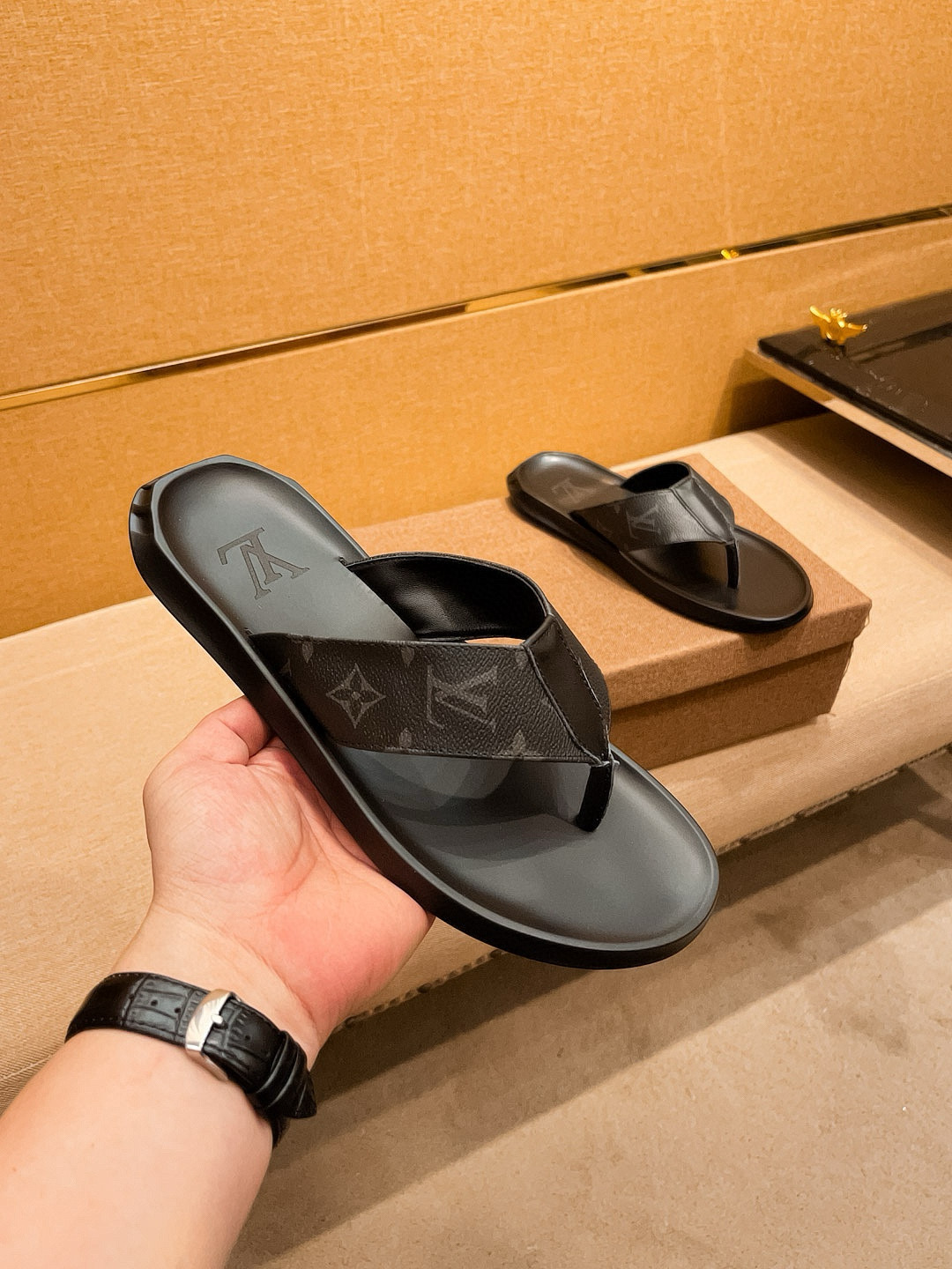 루이비통 남자 슬리퍼