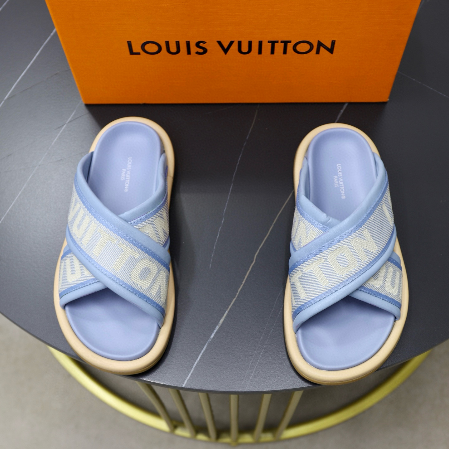 루이비통 남녀공용 슬리퍼