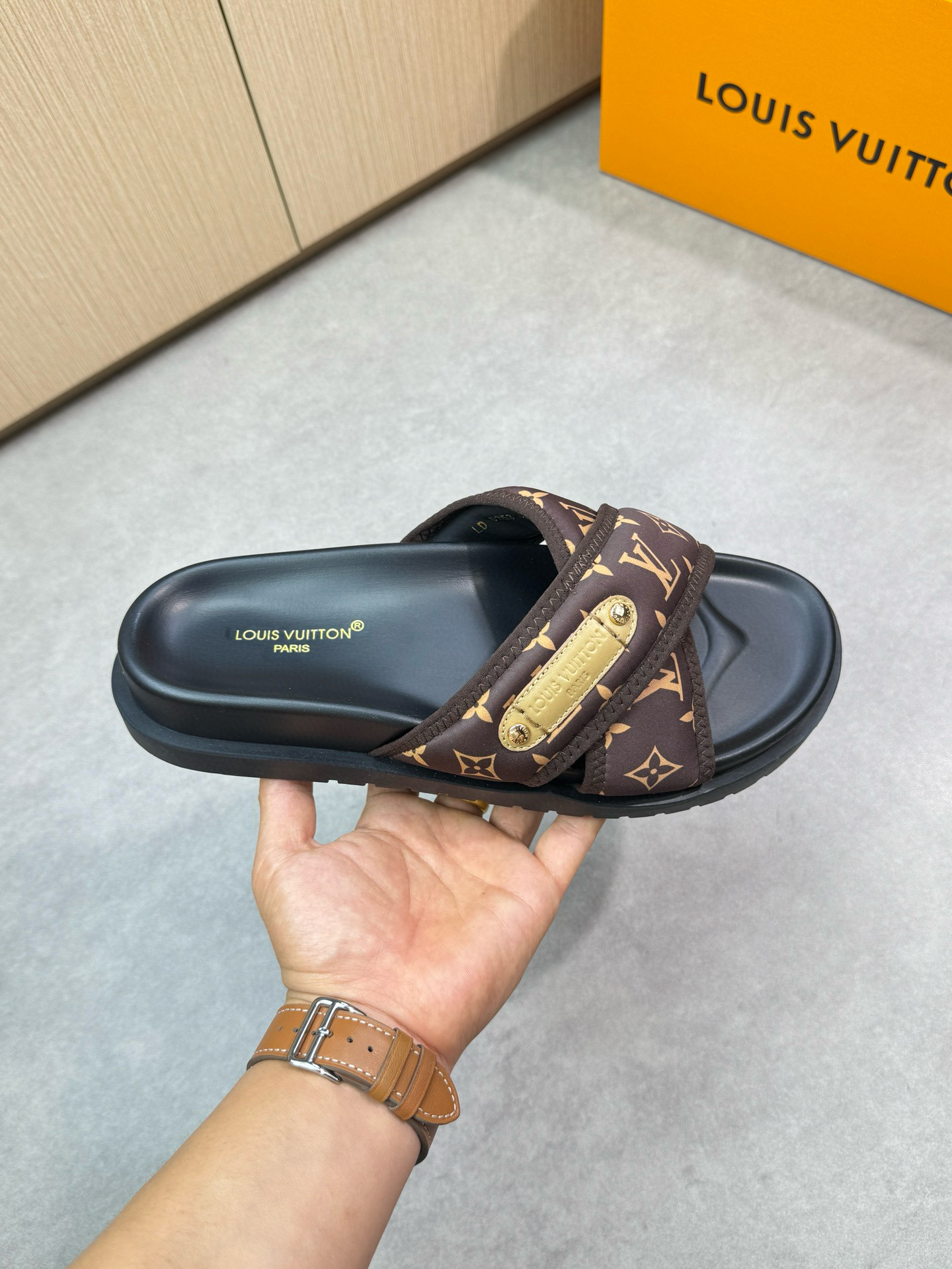 루이비통 남자 슬리퍼