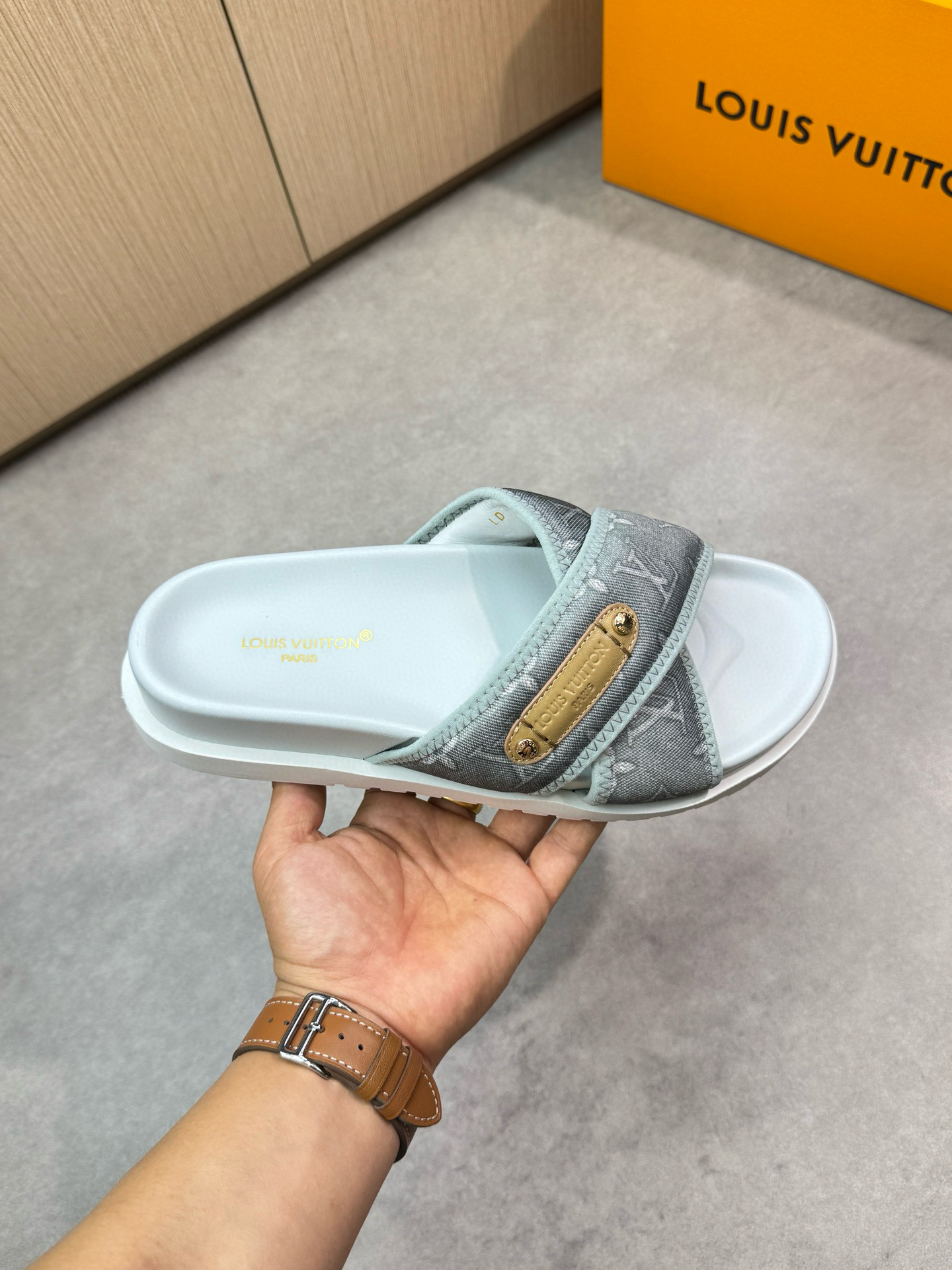 루이비통 남자 슬리퍼