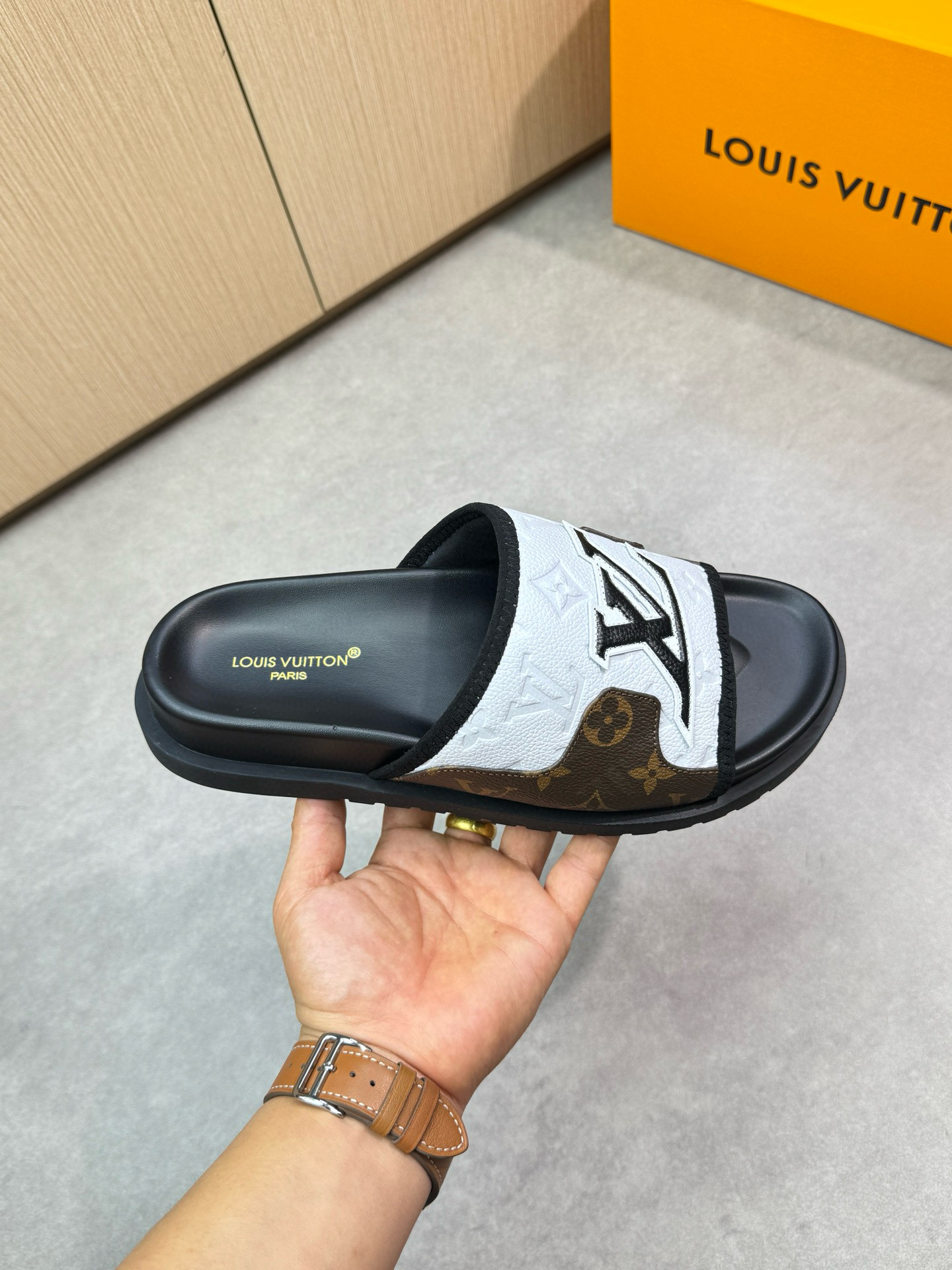 루이비통 남자 슬리퍼