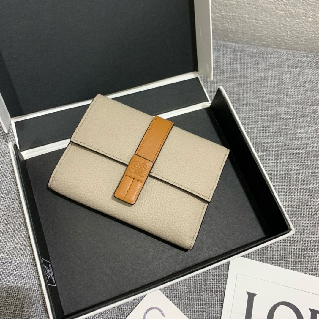 로에베 여자 반지갑