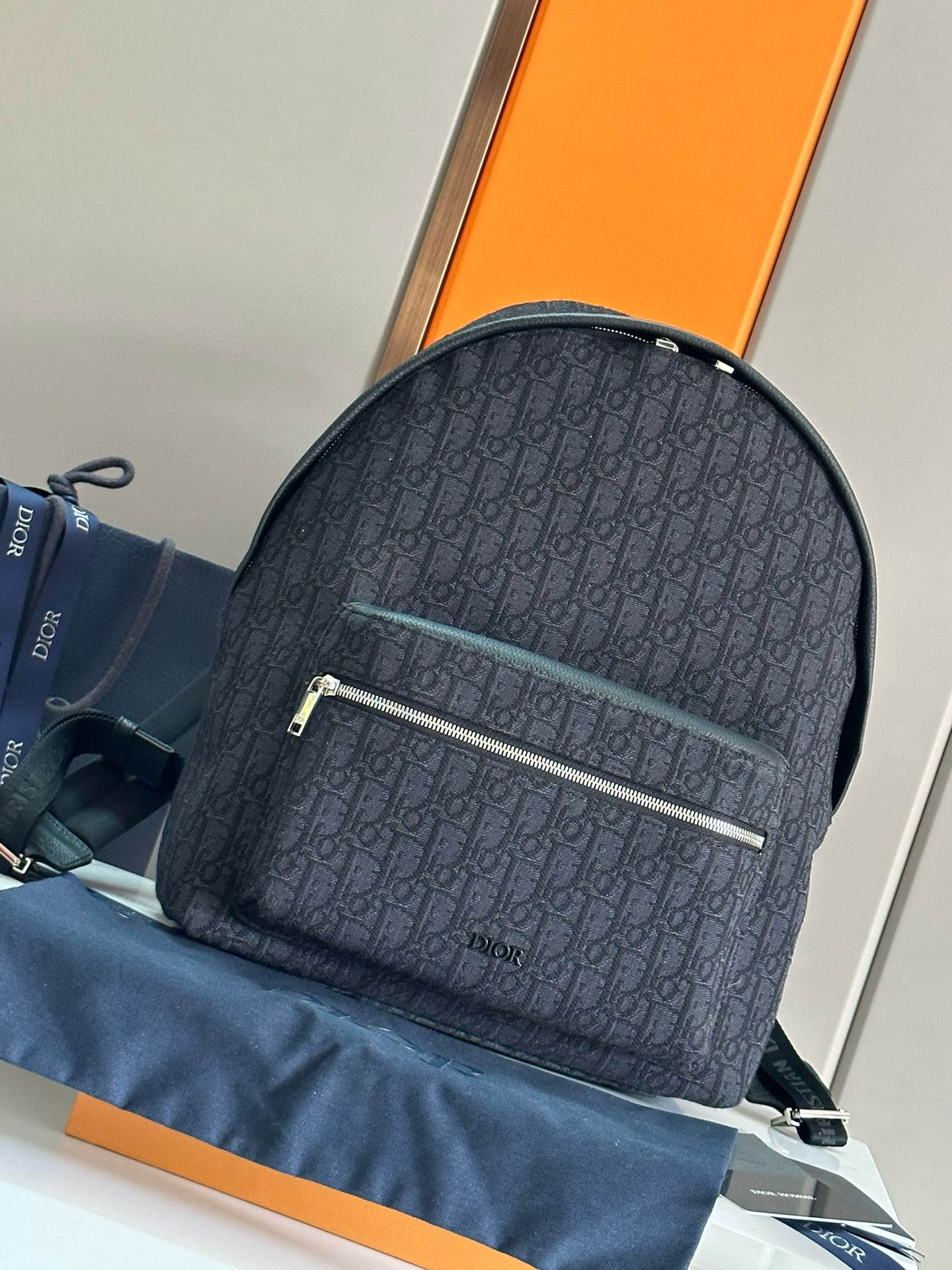디올 백팩