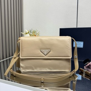 프라다 패디드 미디움 리나일론 숄더백 1BD255 남녀공용가방