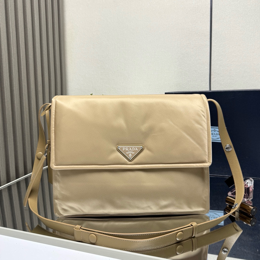 프라다 패디드 라지 리나일론 숄더백 1BD256 남녀공용가방