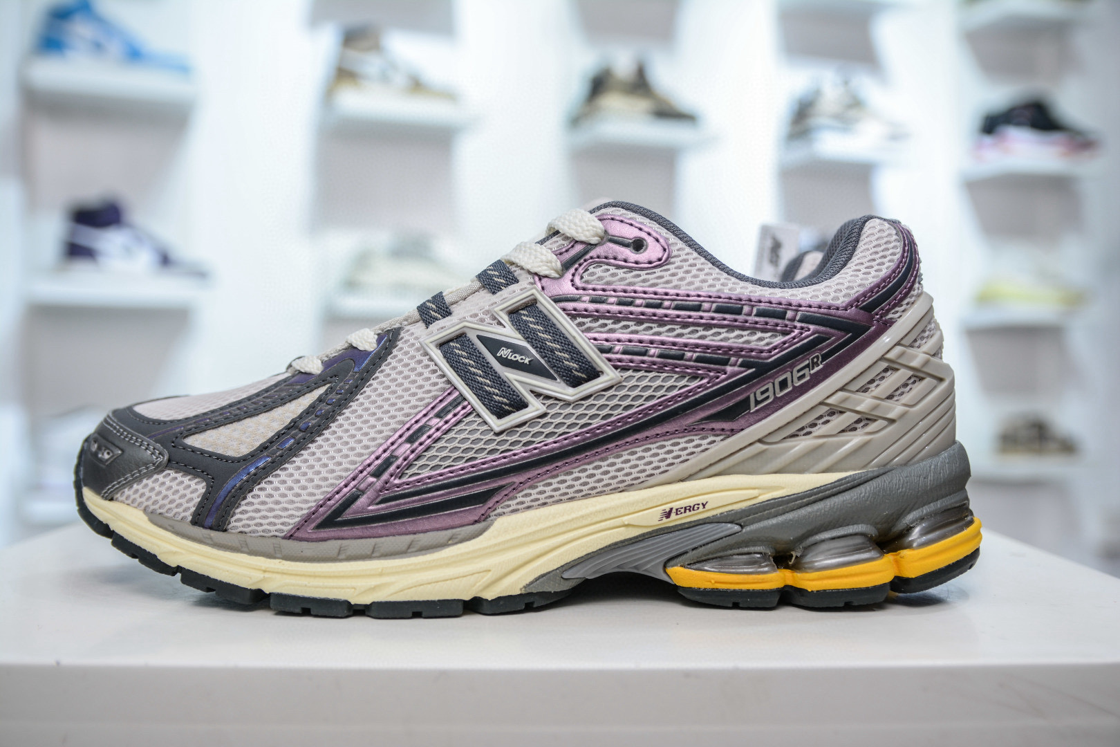 뉴발란스 1906 남녀공용 신발 운동화 스니커즈