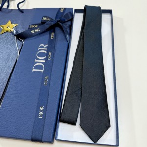 디올 넥타이