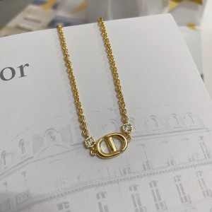 디올 목걸이