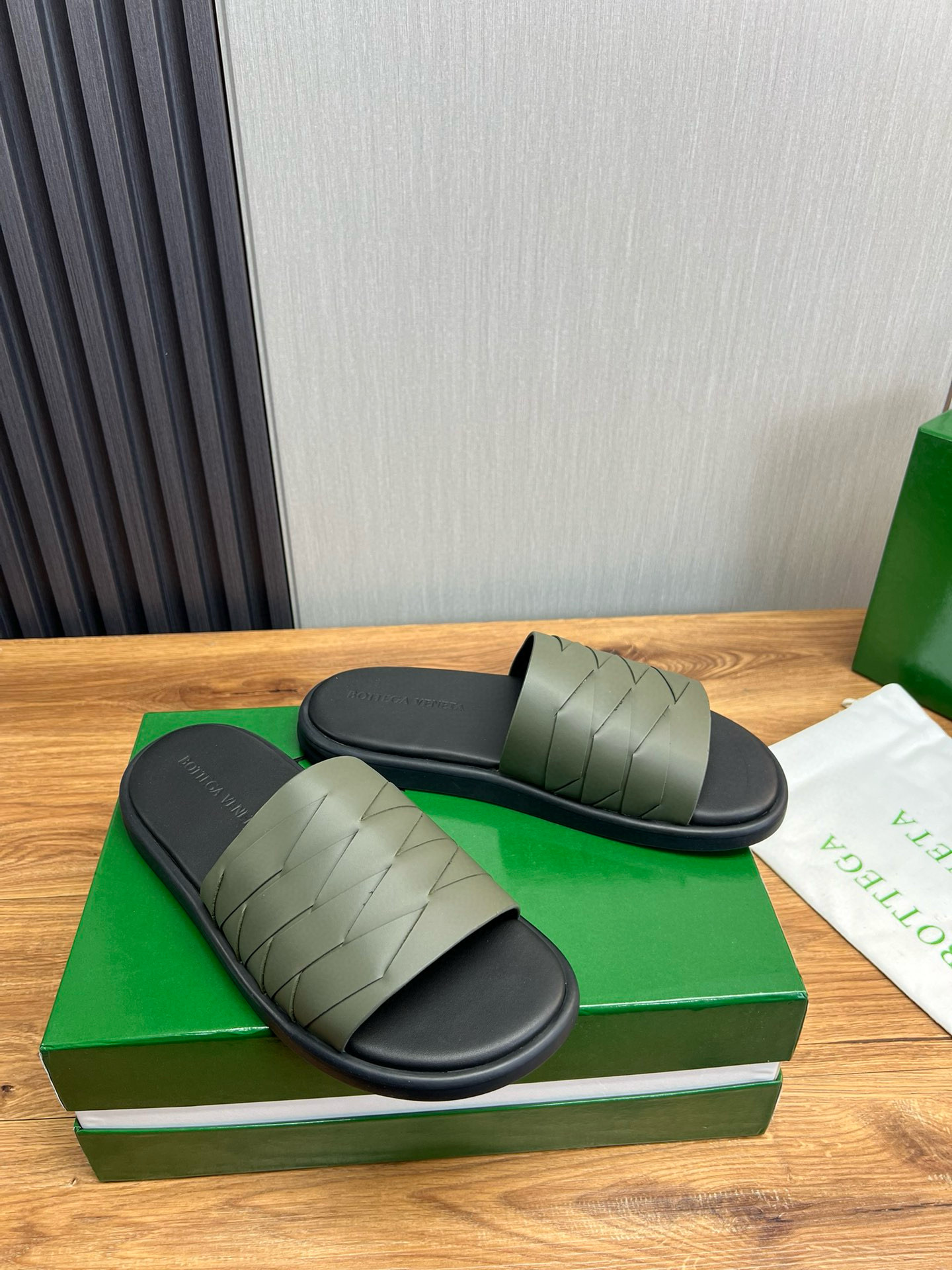 보테가베네타 남자 슬리퍼