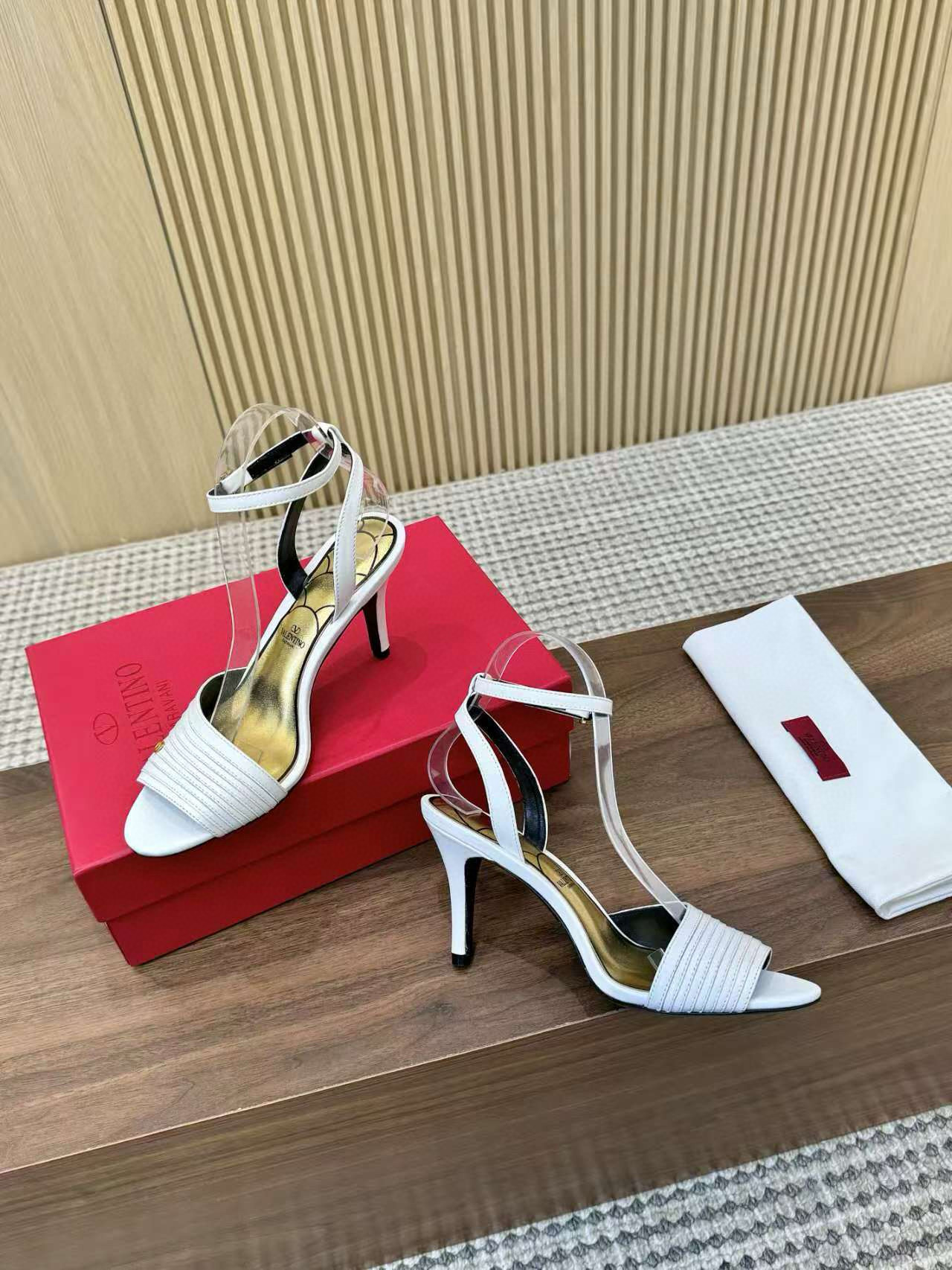 발렌티노 7.5cm 여자 샌들