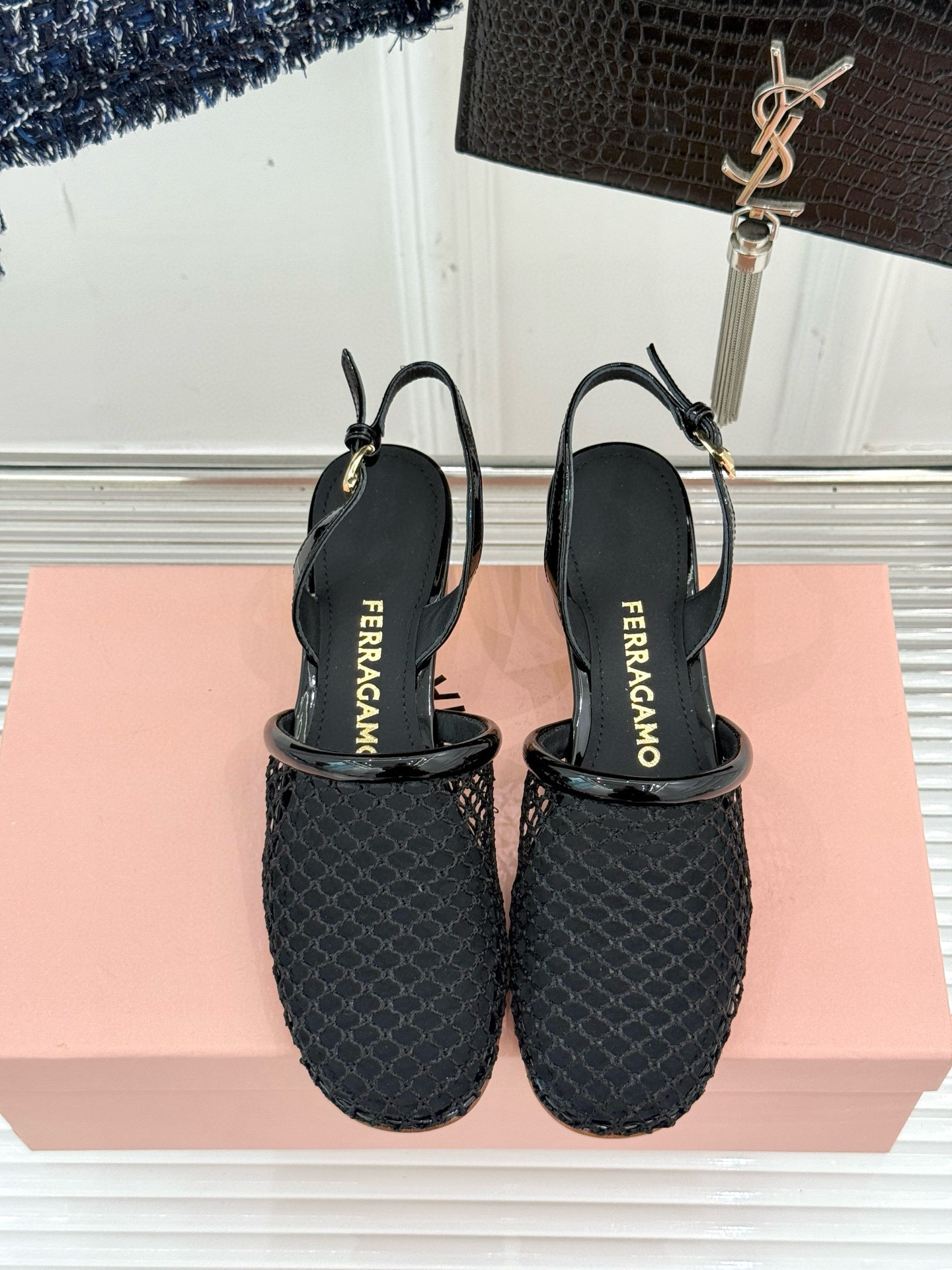 페라가모 여자 샌들