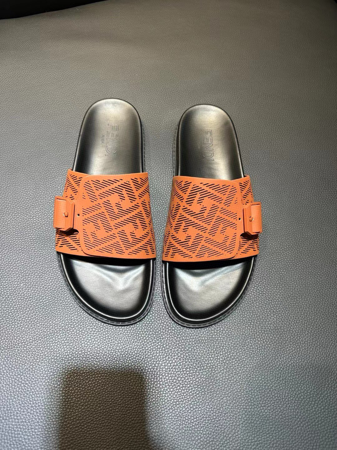 펜디 남자 슬리퍼