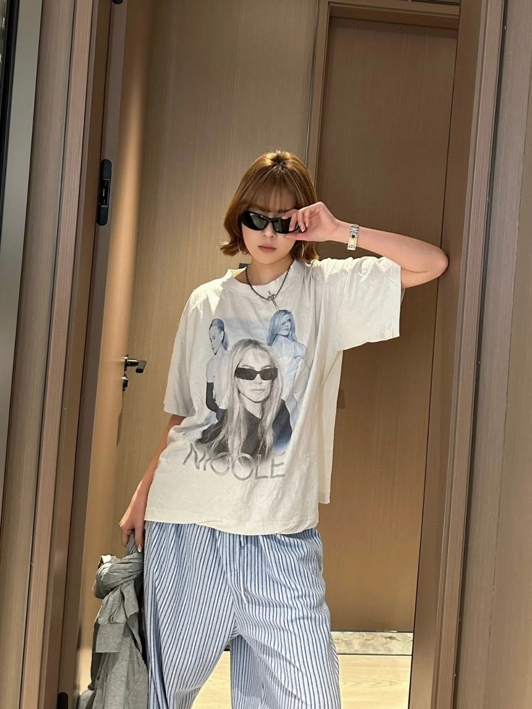 발렌시아가 남녀공용 반팔티