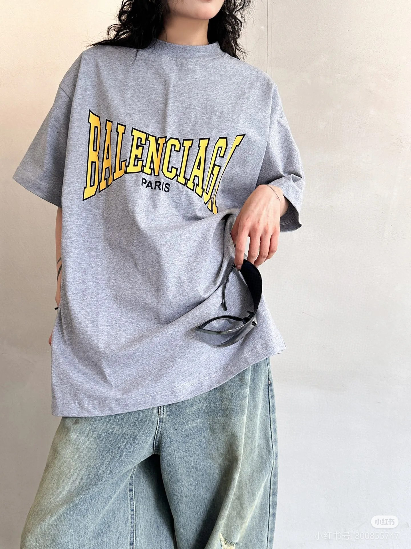 발렌시아가 남녀공용 반팔티