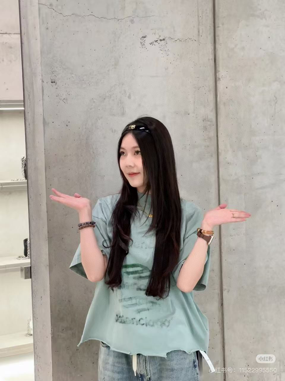 발렌시아가 남녀공용 반팔티