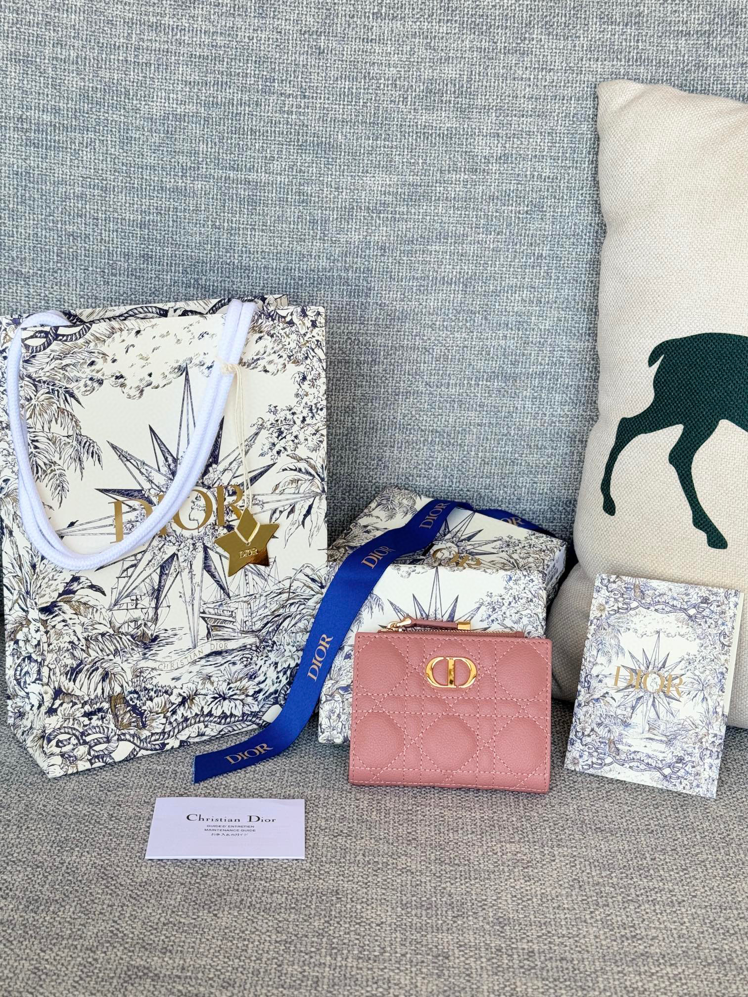 디올 S5173UBHZ_M928 여자 카드지갑 머니클립