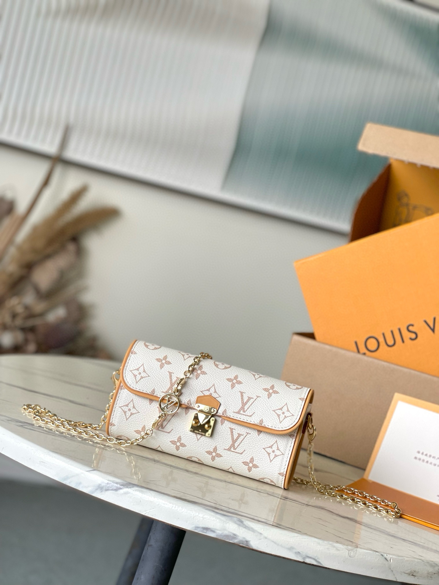 루이비통 M26583 여자가방