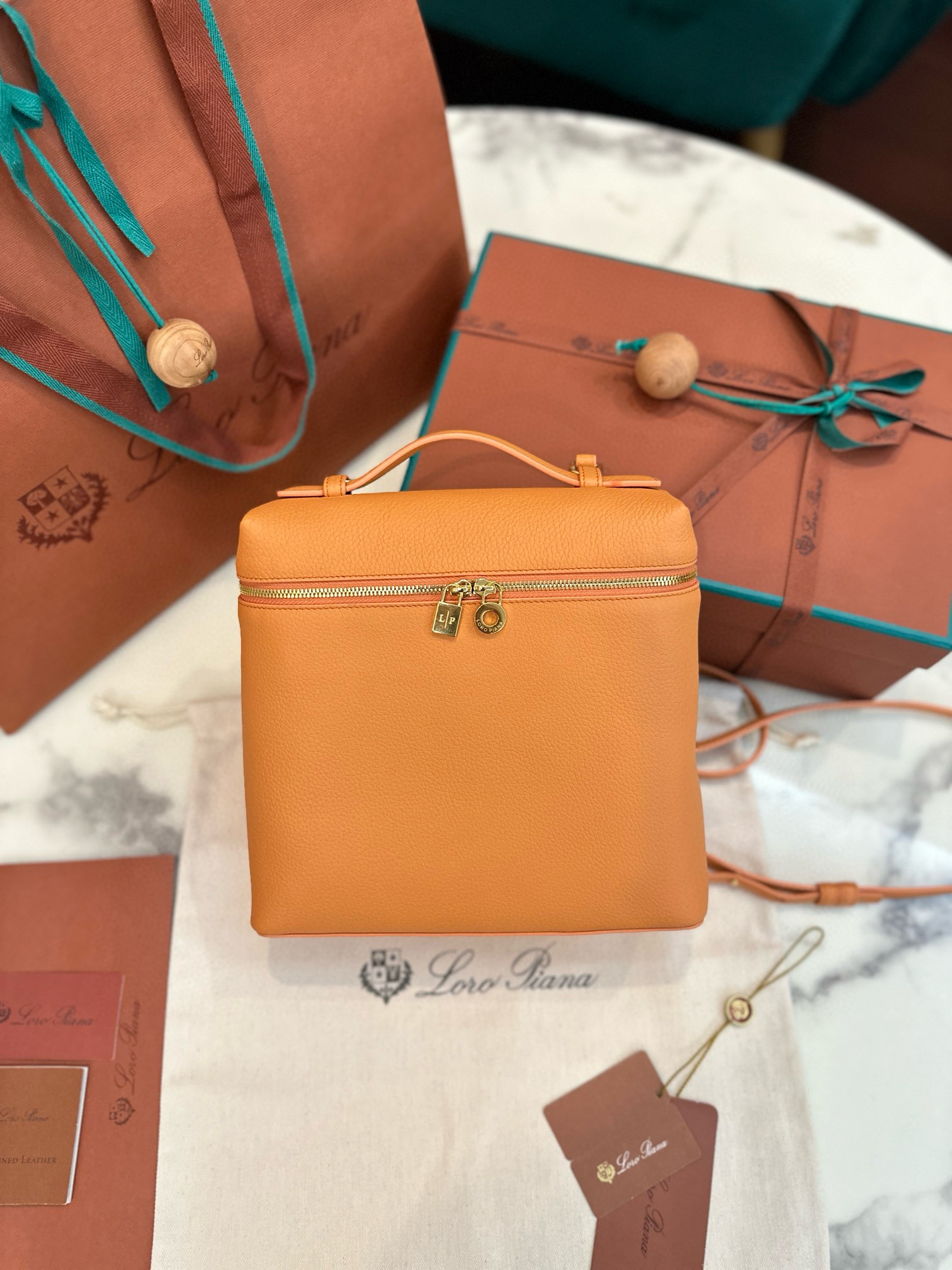 로로피아나 여자가방