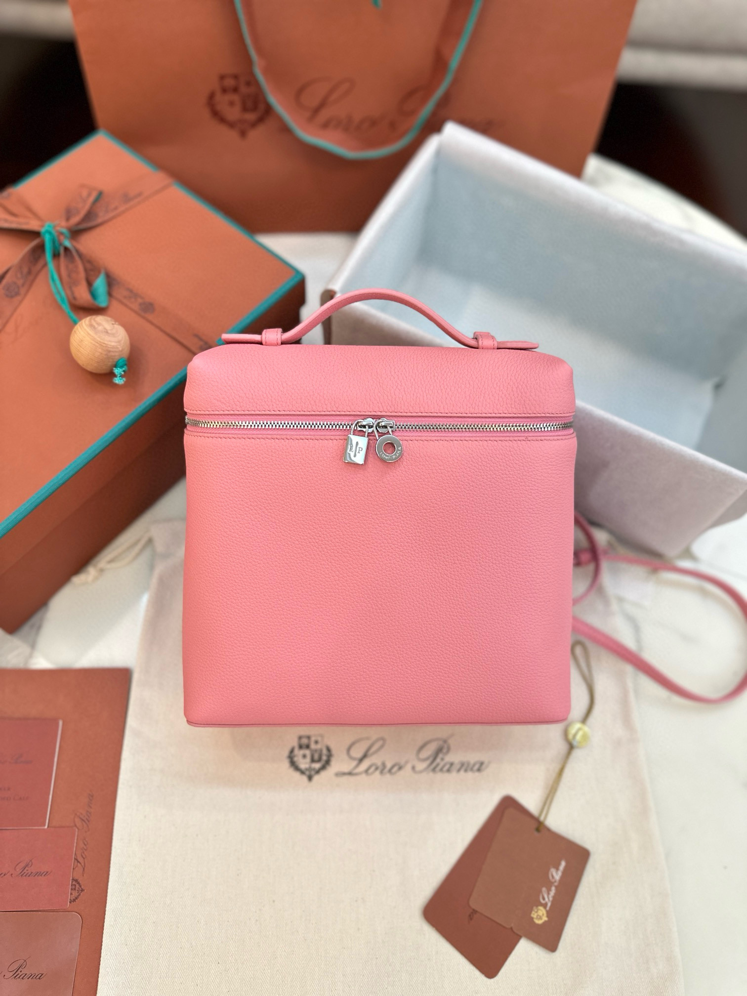 로로피아나 여자가방