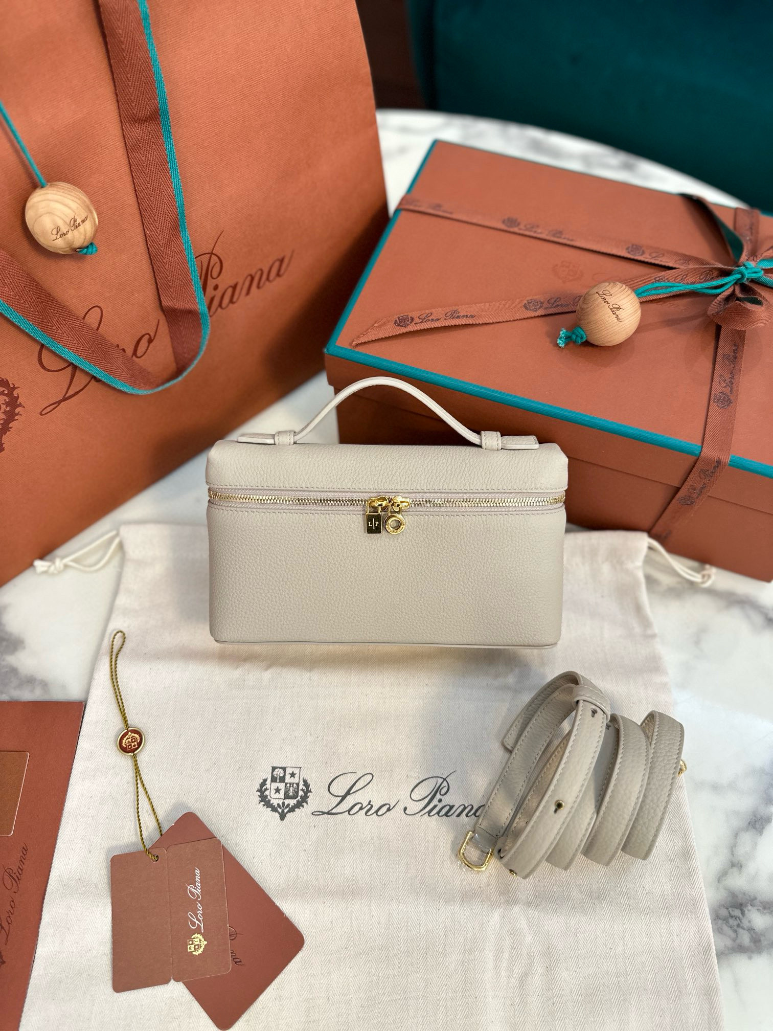 로로피아나 여자가방