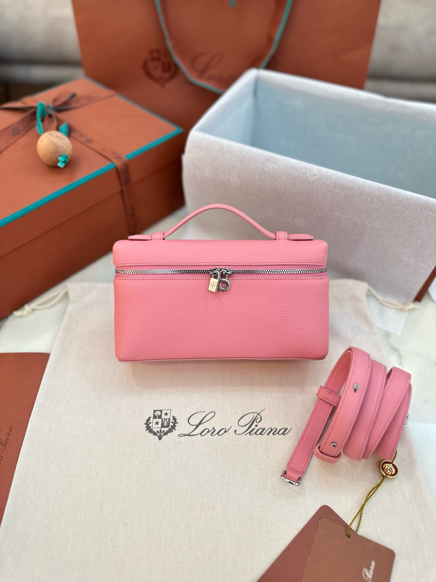 로로피아나 여자가방