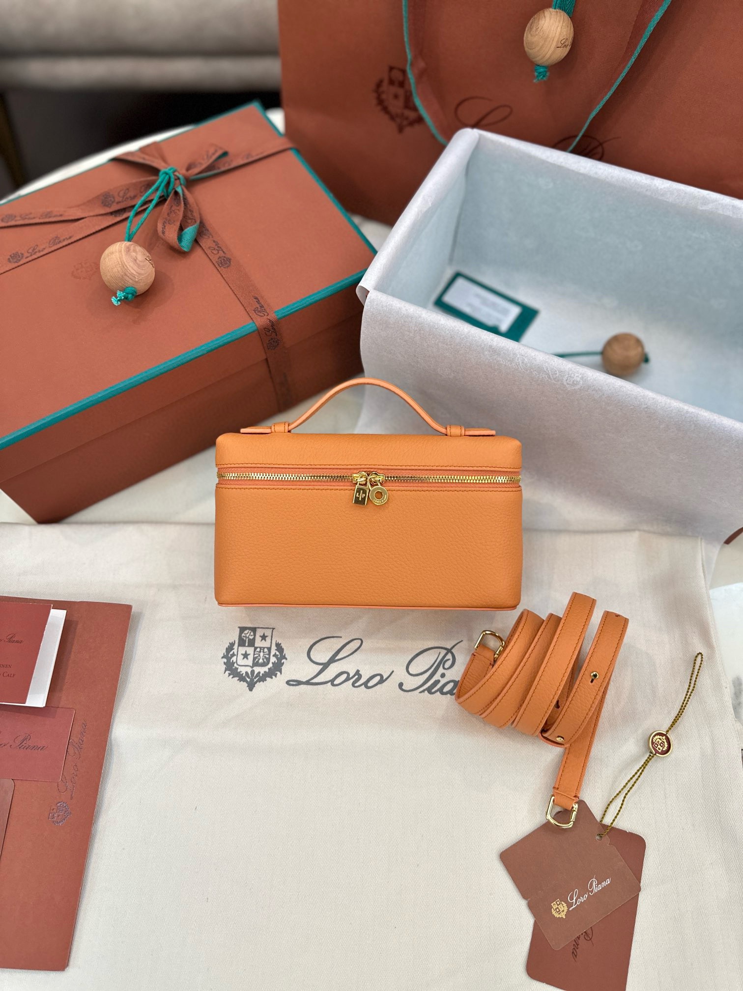 로로피아나 여자가방