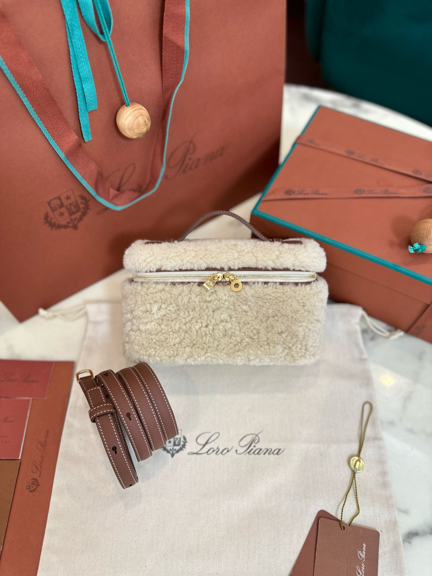 로로피아나 여자가방