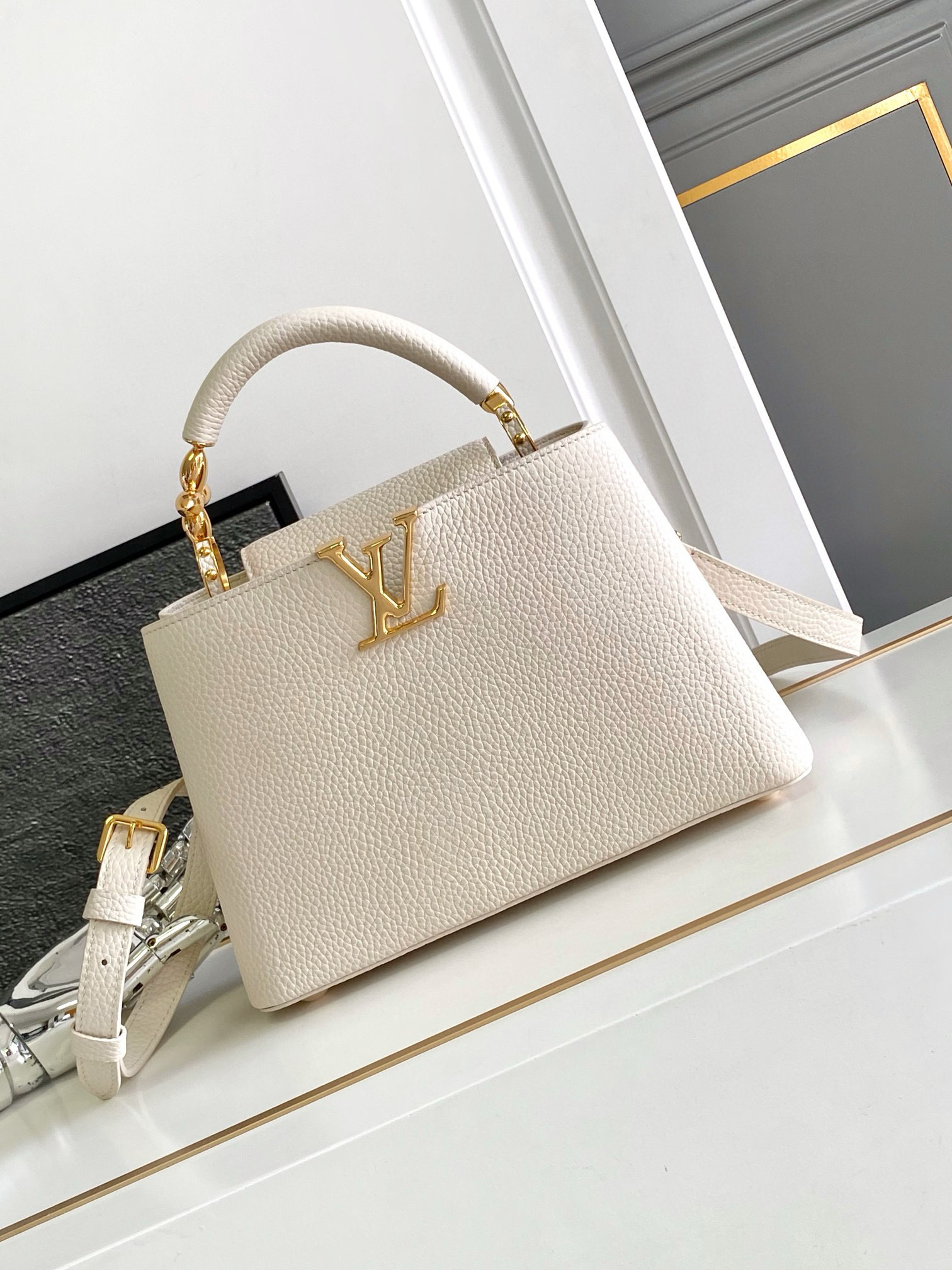 루이비통 M24698 여자가방