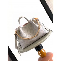 루이비통 M13838 여자가방