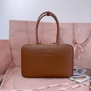 미우미우 5BB117 서류가방